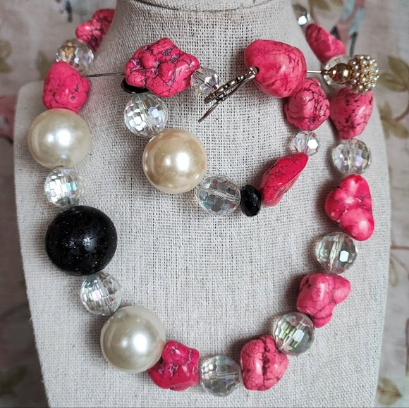 Dyed Howlite Fat Heavy Chunky Faux Turquoise Stone Necklace Silver Tone NWOT - Picture 9 of 9